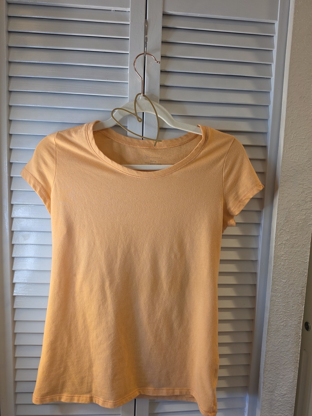 No Boundaries Woman's Peach Short-Sleeve Crewneck Tee Size Medium